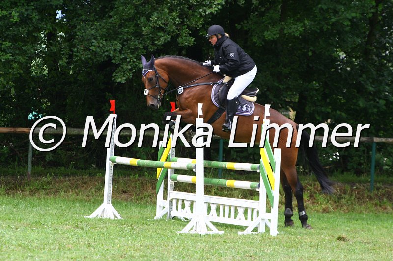 007L8058_Love Story_Spring Axx.JPG